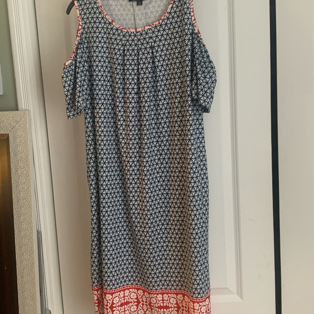 Soft dress with open shoulders